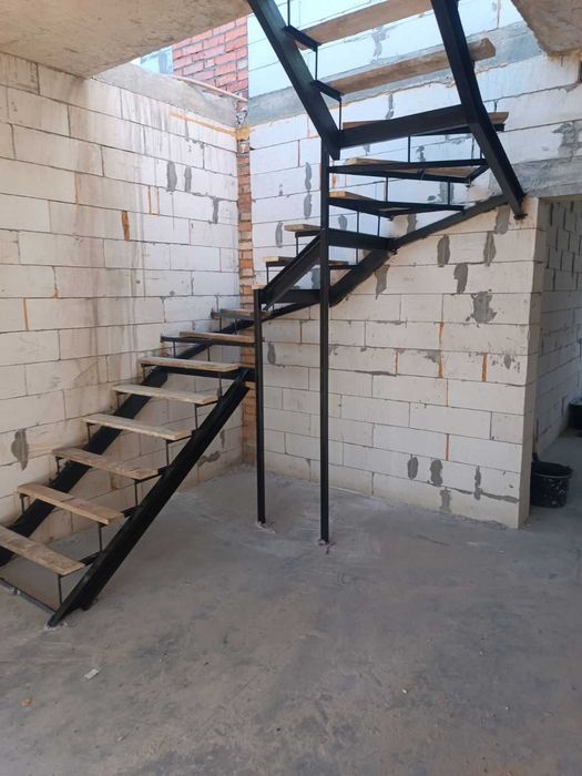 Сходи на замовлення під ключ, дерево, метал, обшивка, металеві каркаси