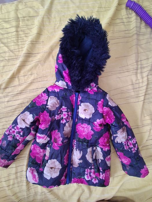 Куртка на дівчинку