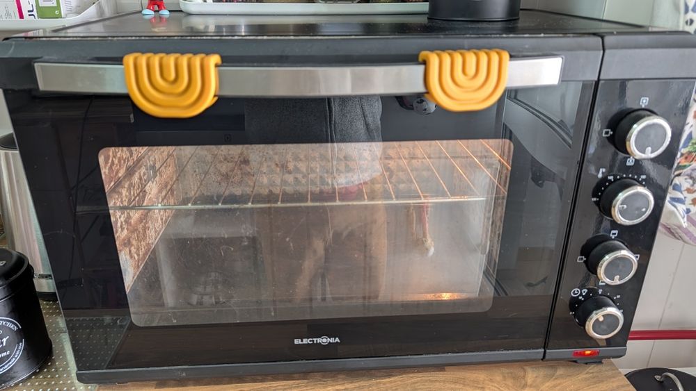 Mini forno Electronia (60 LT) Tem  garantia.