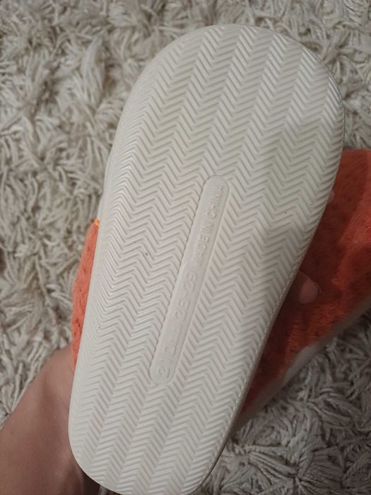 Chinelos Quentes de Inverno para uma Criança Menina