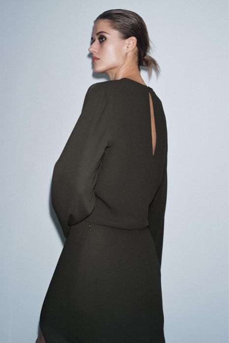 Сукня міді зі складками zara