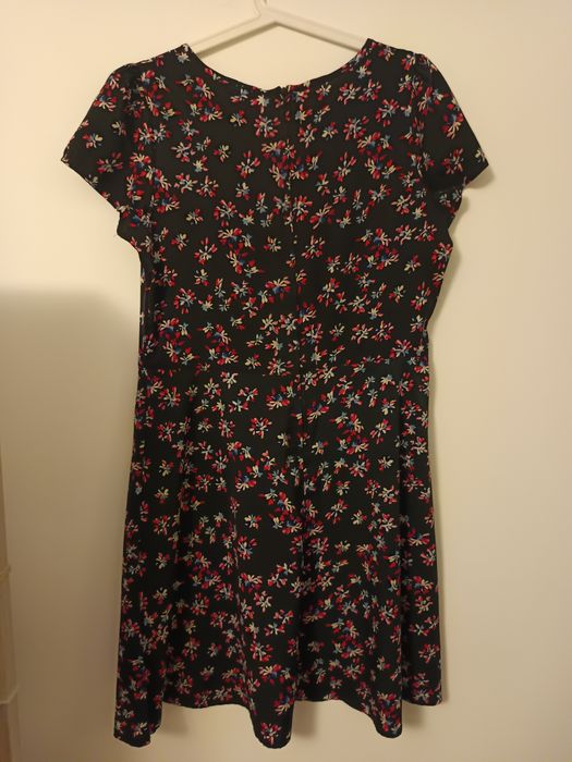 Letnia sukienka w kwiaty marki Peacocks