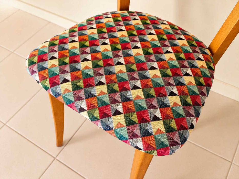 Mesa de cozinha extensível + 2 cadeiras com estofo novo