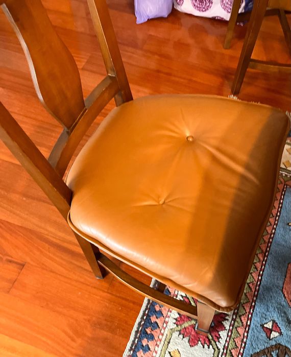 Cadeiras de madeira maciça