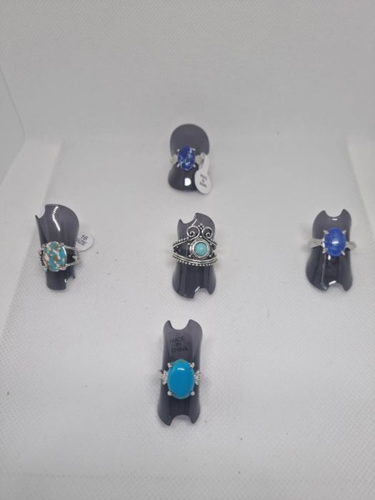 Anéis com pedras muito lindos