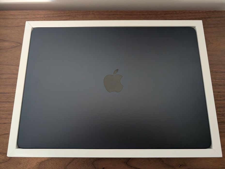 MacBook Air 15,3" M4 24GB 512GB - 2 ciclos - Meia noite - Com garantia