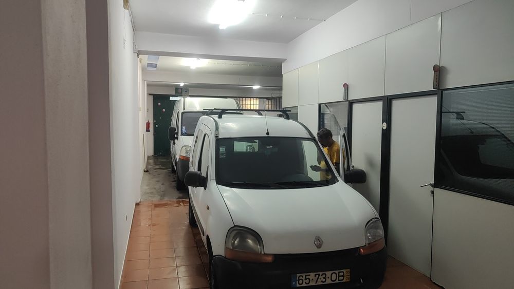 Kangoo 1.9D muito boa de motor encontra se em trabalho