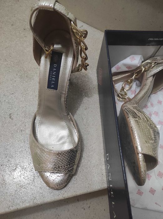 Sandálias 38 douradas de cerimónia Daniela Shoes