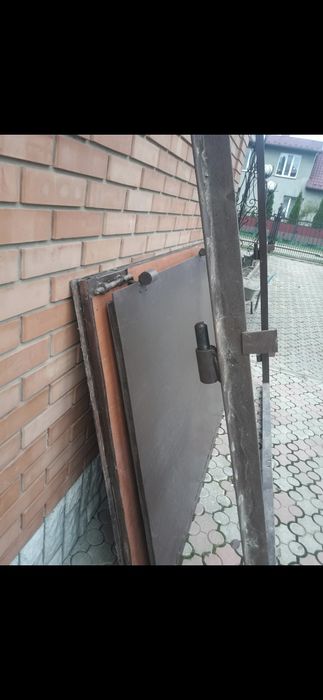 Ковані камінні дверцята