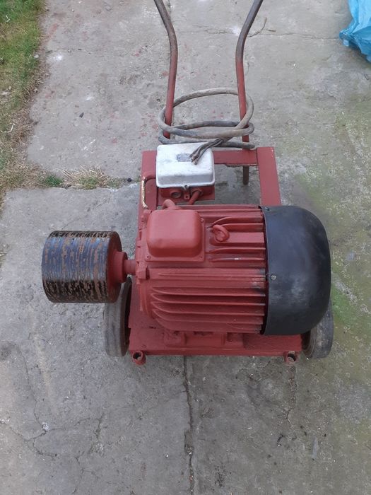 Witam mam do sprzedania silnik elektryczny 5,5 kW stan dobry Więcej in