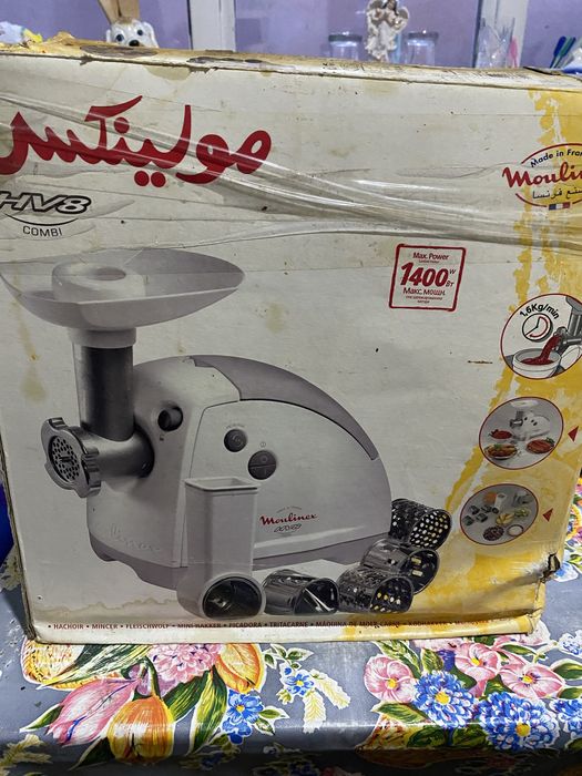 Электросмясорубка с разными насадками “Moulinex”и отдельно ножи, сетки