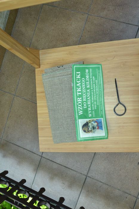 Wzór tkacki do ręcznego wyrabiania kilimów - Dziewczynka z gołębiem