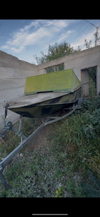 Лодка Днепр з лафетом