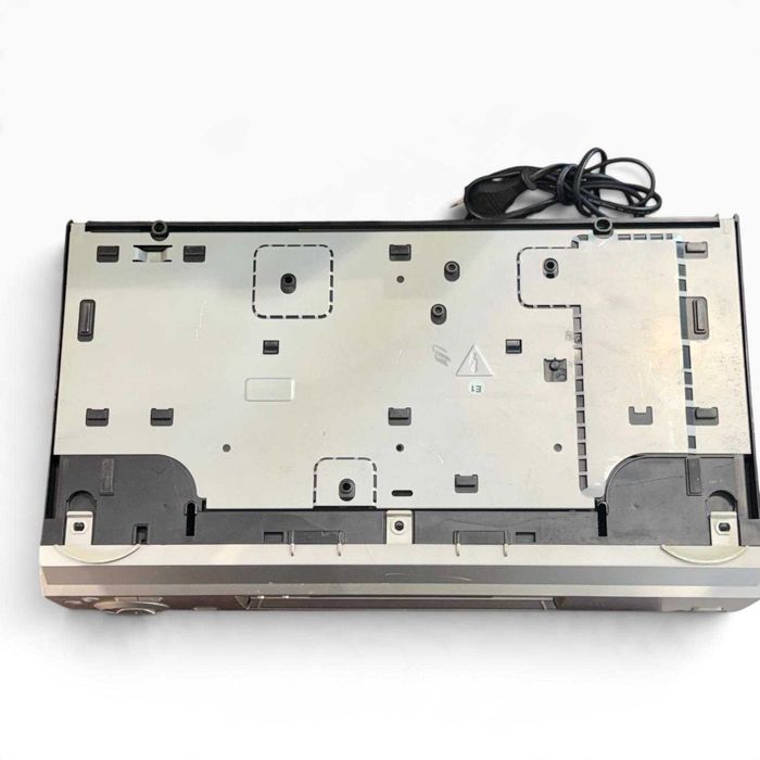 Videogravador VHS Sony SLV-SE620B — Hi-Fi Stereo com Comando