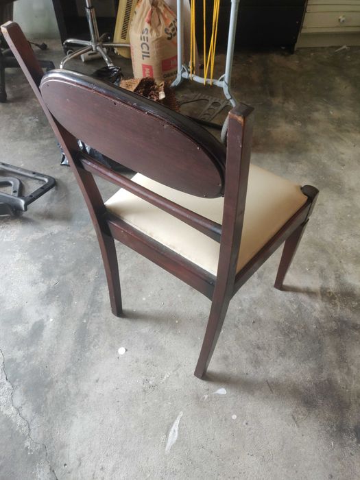 Cadeira com tampo branco