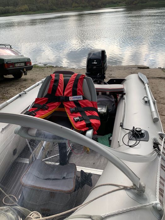 Надувний кільовий човен Navigator 330