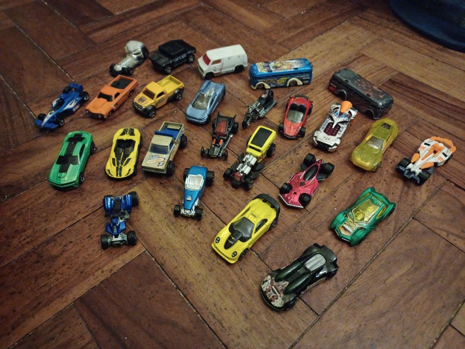 Lote de 25 Carros Hot Wheels - Usados (Crianças ou Colecionadores)