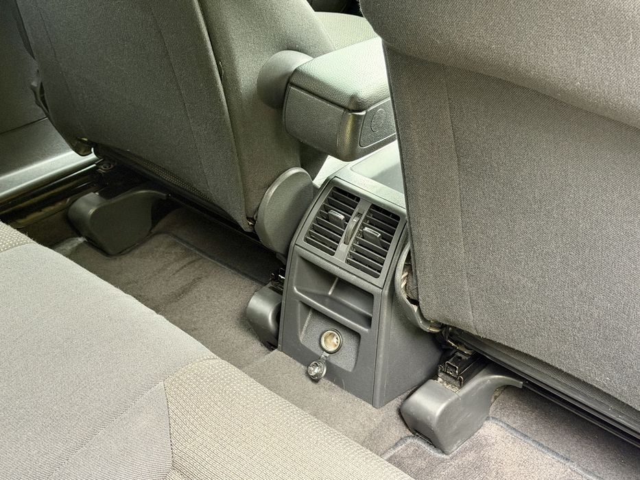 Opel Zafira 2010  рік 1,6 бенз 7 - місна