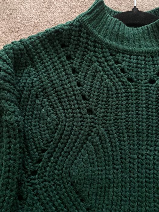 Светр вʼязаний зелений