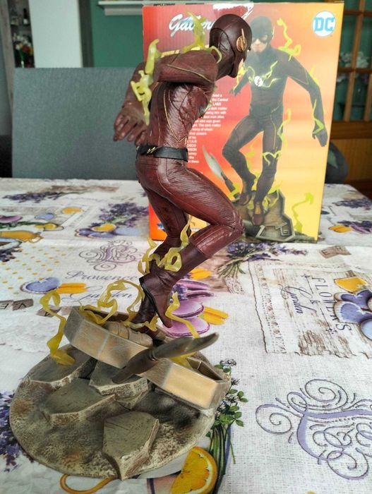 Estátua Flash DC