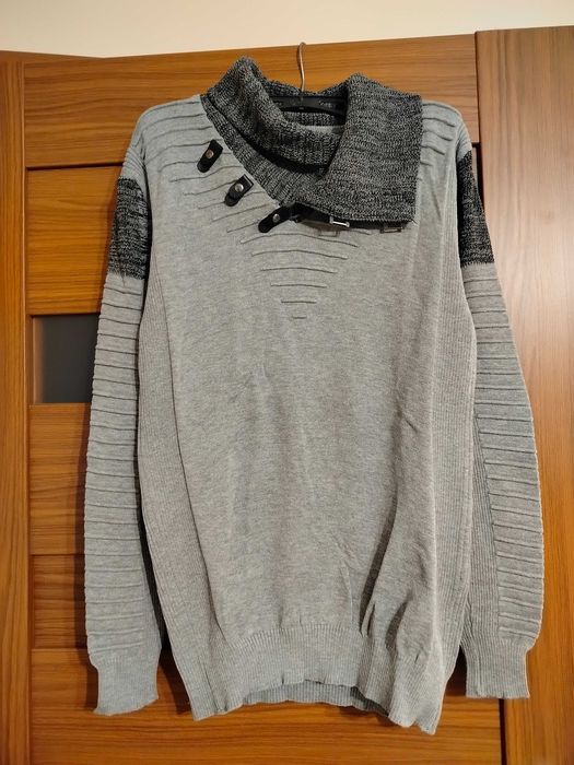 Sprzedam 3 pary spodni męskich i 2 męskie swetry