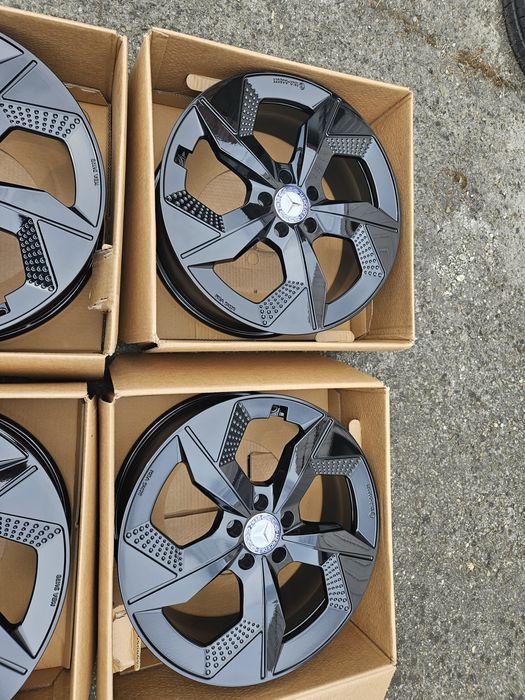 Felgi aluminiowe 5x112 7.5j et 32 66.6 19" mercedes glc nowe.