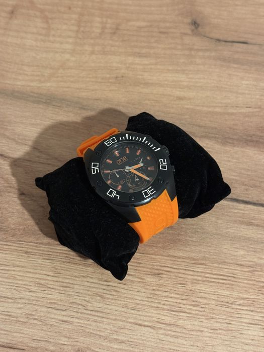 Relógio One Pantone