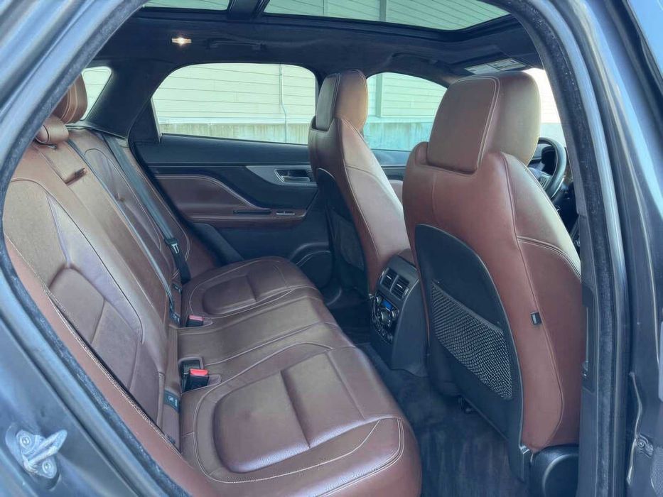 Jaguar F-PACE S      2017