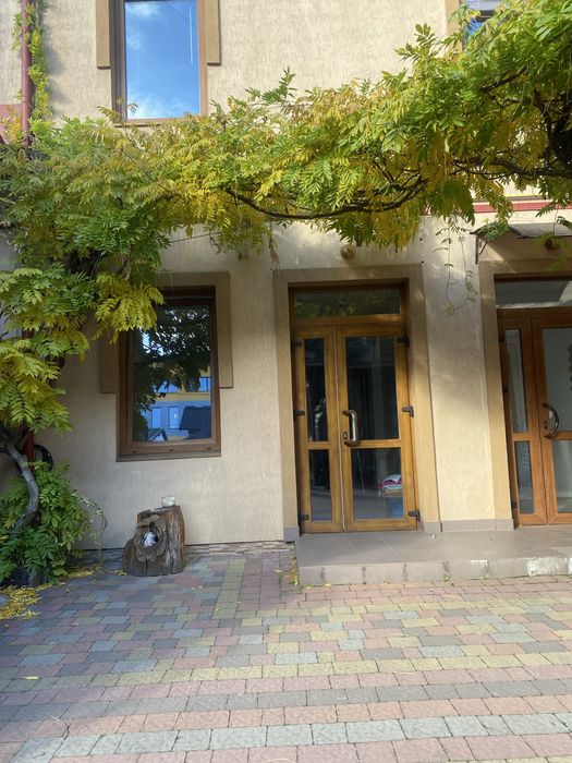 Здається приміщення