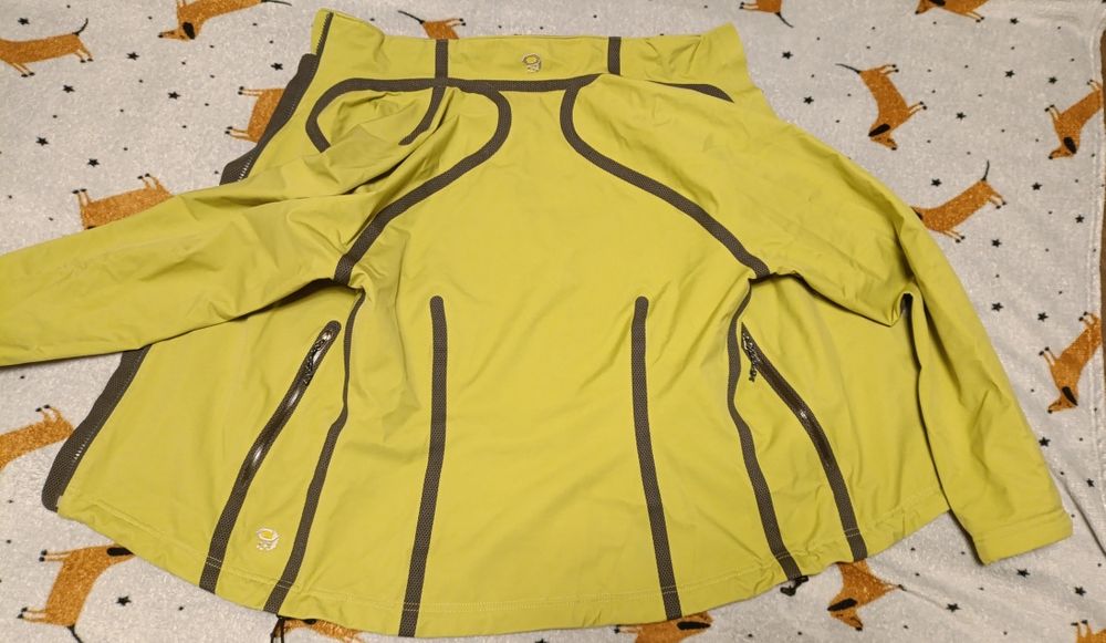 Водонепроникна гірська куртка (softshell),  розмір s