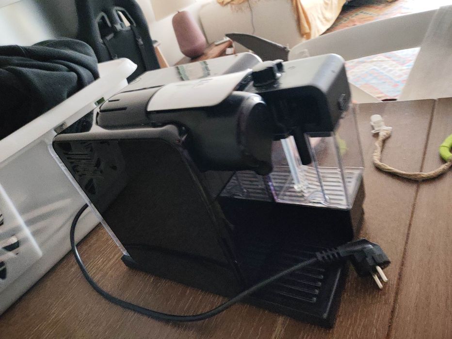 Máquina café nespresso delonghi latissima