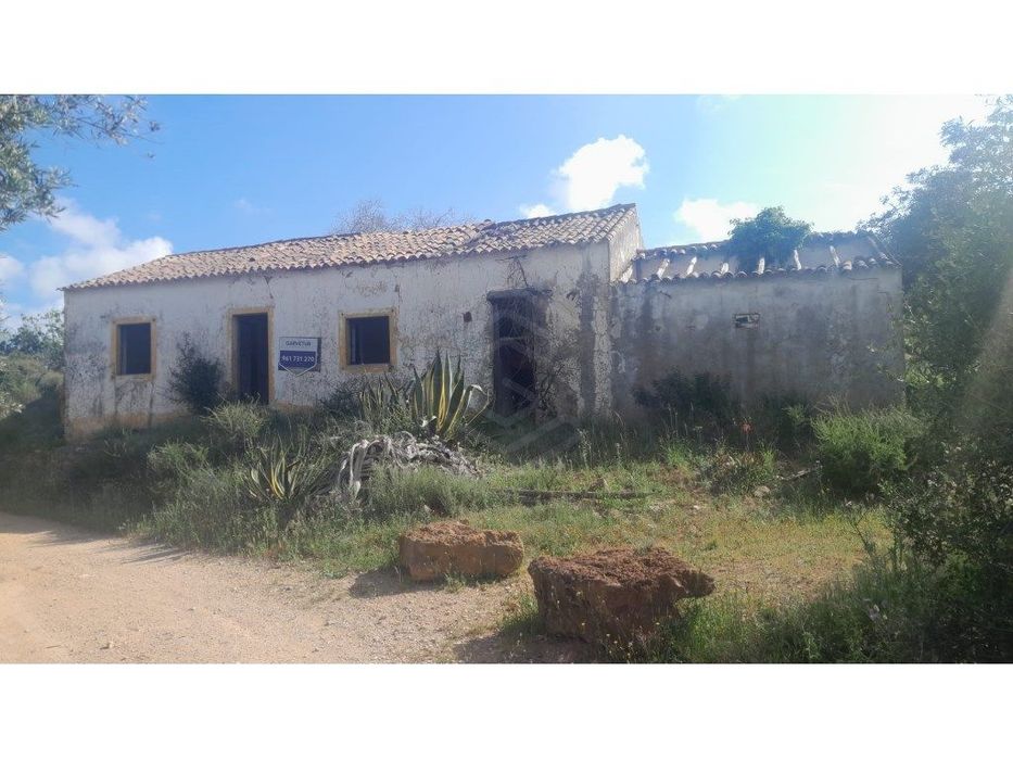 Ruína com 6 divisões em Vale Serves, Ferreiras, Albufeira, Algarve