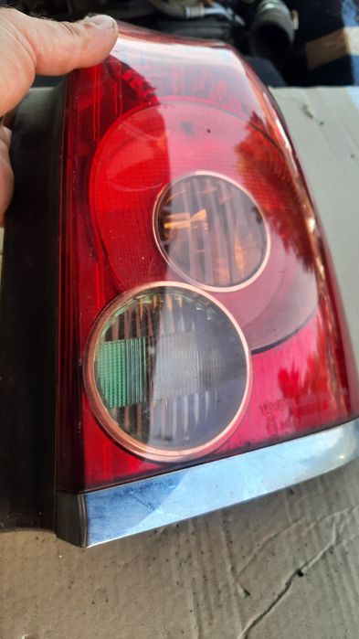 Lampa tylna Toyota Avensis t25 kombi oryginał