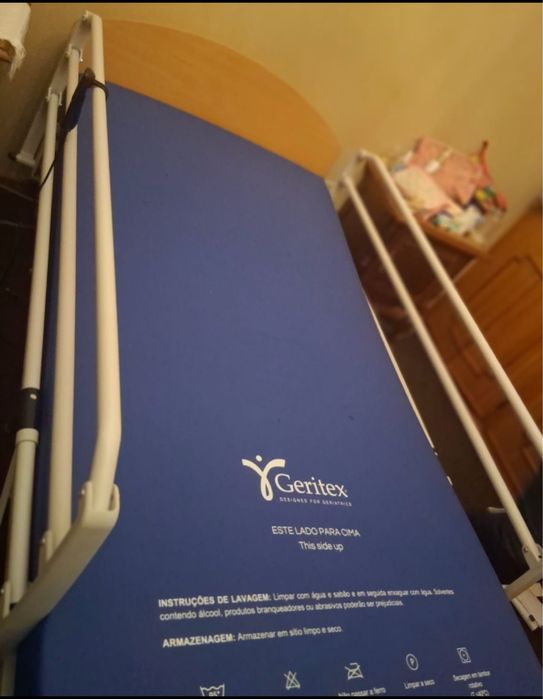 Cama articulada com colchão e comando