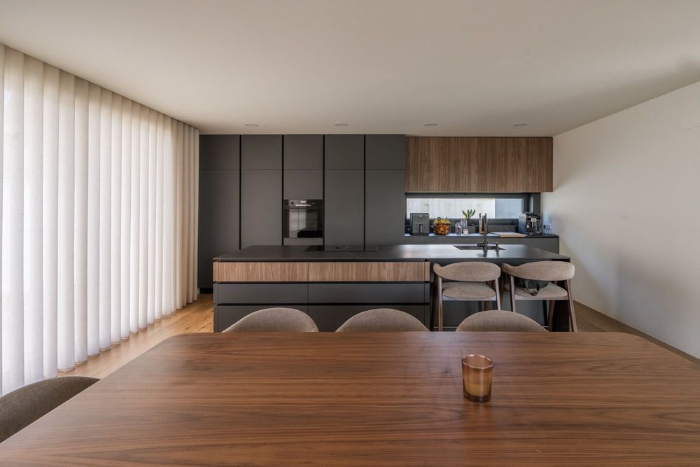 Mesa de Jantar 8 lugares + 8 Cadeiras + tapete