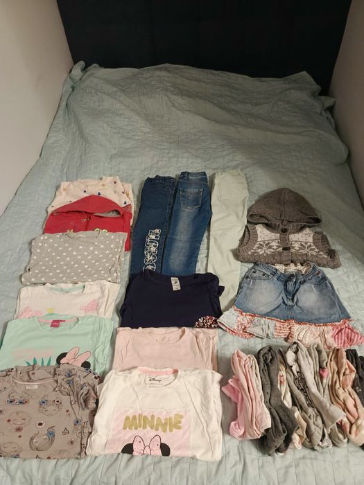 Zestaw ubrań dla dziewczynki w rozmiarze 122