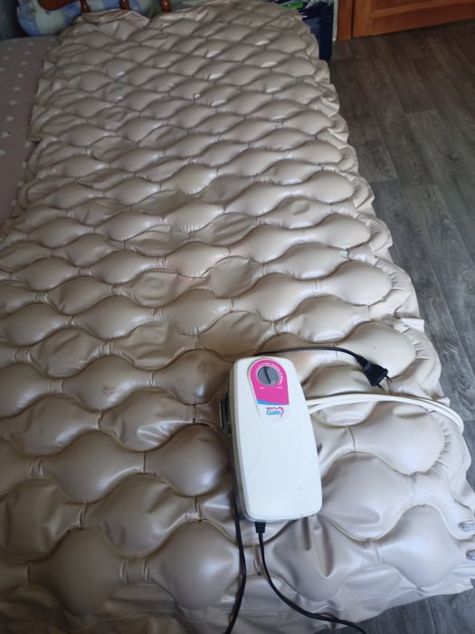 Продам противопролежневый матрас б/у