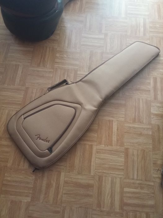 Fender FBT610  pokrowiec gitary basowej