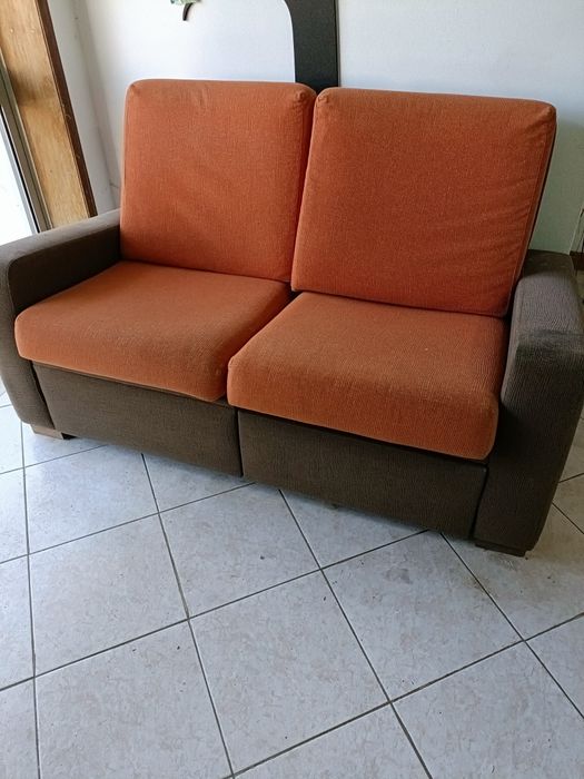 Sofá de dois lugares