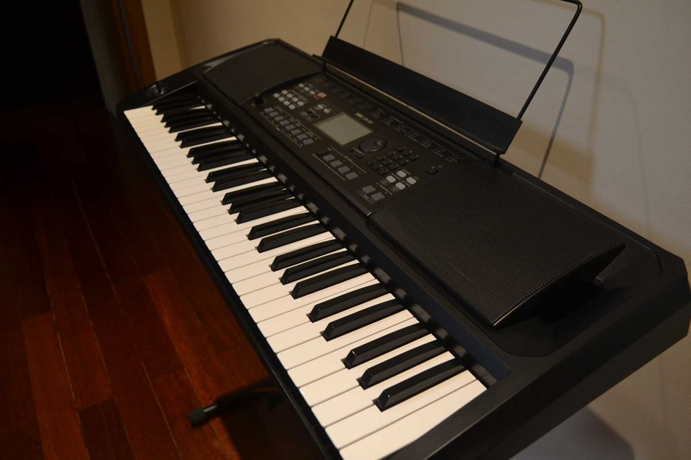 Teclado Korg EK-50