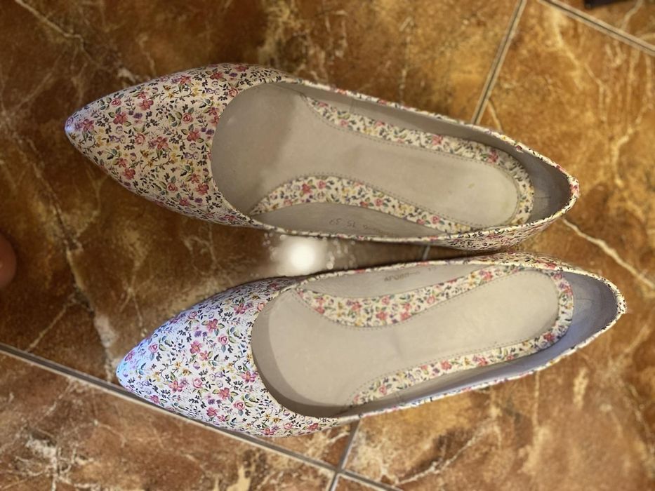 Нові балетки білі, натуральна шкіра