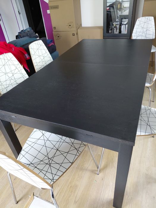 Mesa de refeicões445756739766855680