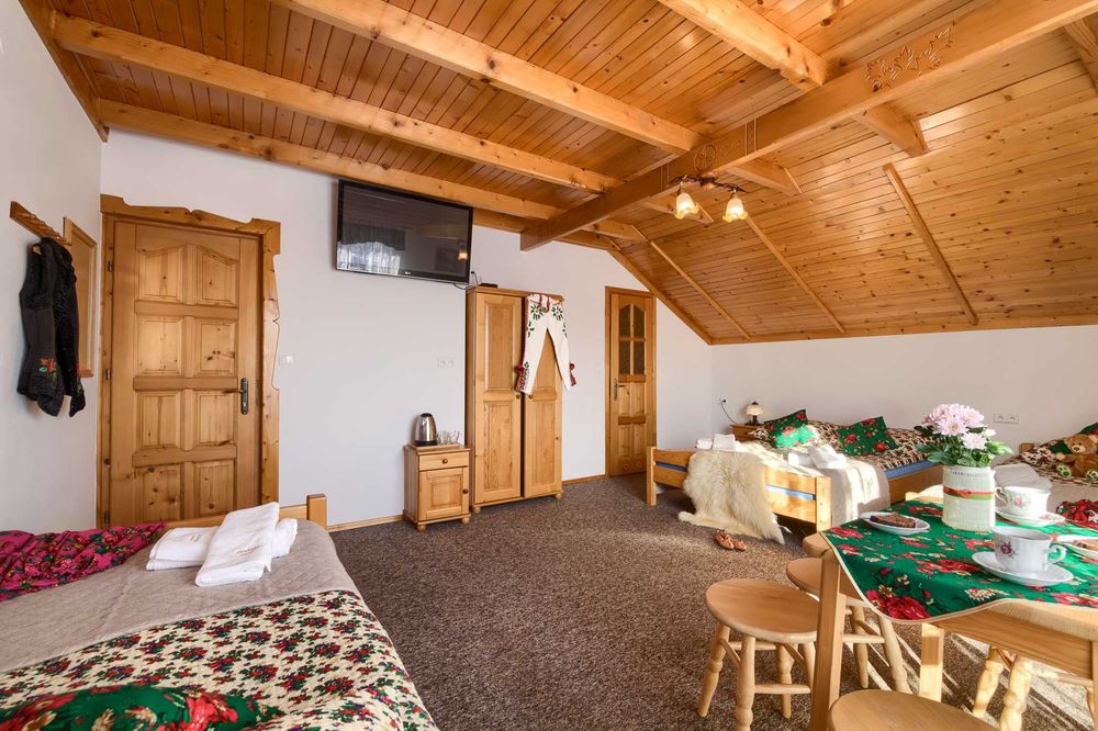 CHAŁUPA GÓROLA-Agroturys.u rolnika z tradycją i pasją wśród zwierząt