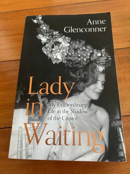 Lady in Waiting de Anne Glenconder