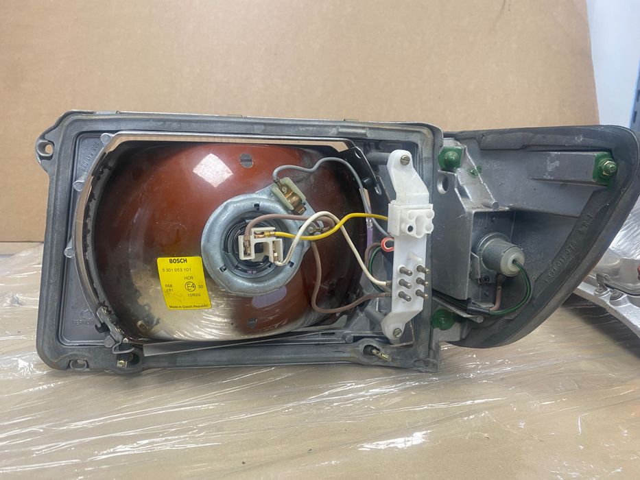 Reflektory , lampy przód 107 Mercedes