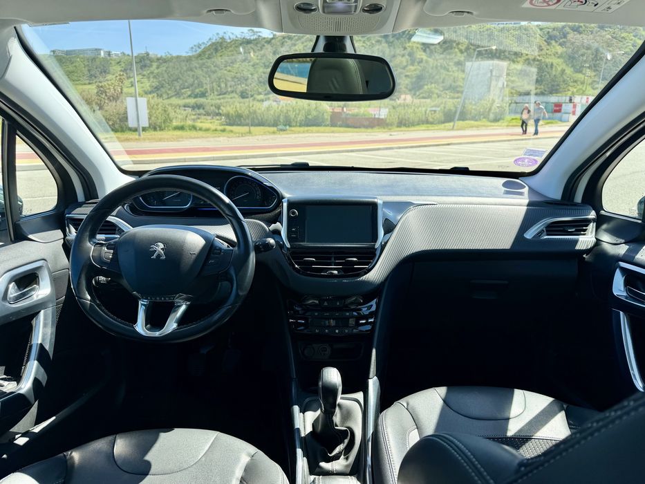 Peugeot 2008 1.2 VTi Allure TECTO PANORÃMICO