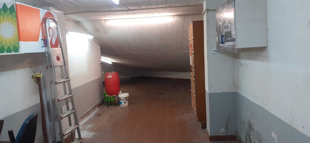 Alugo garagem em Massama, Urb. Encosta do Sol