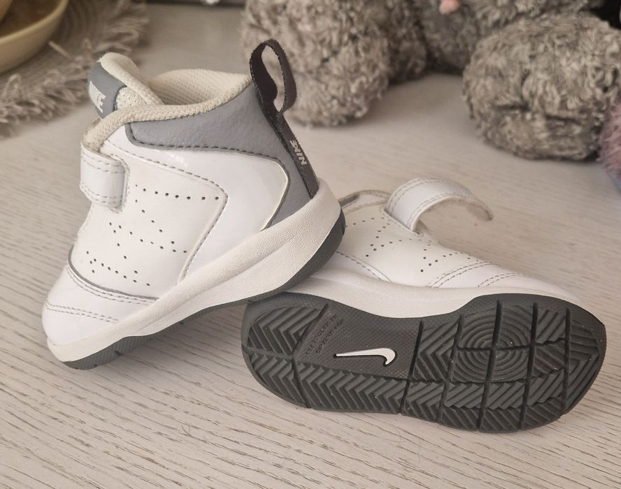 Шкіряні кросівки nike