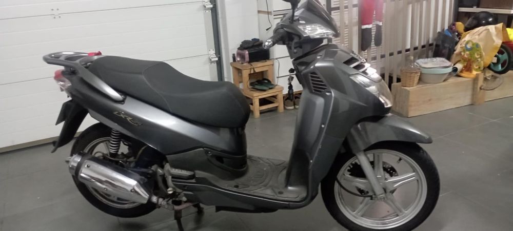 Mota scooter Peugeot 125