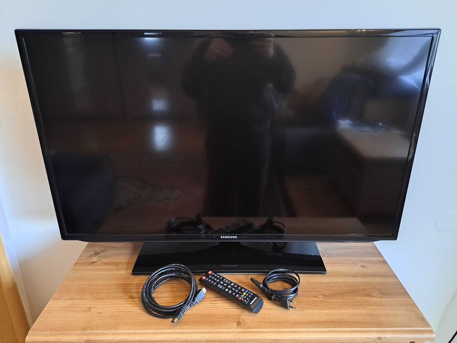 TV Samsung HG40EA590LS + pilot - Smart TV 40 cali